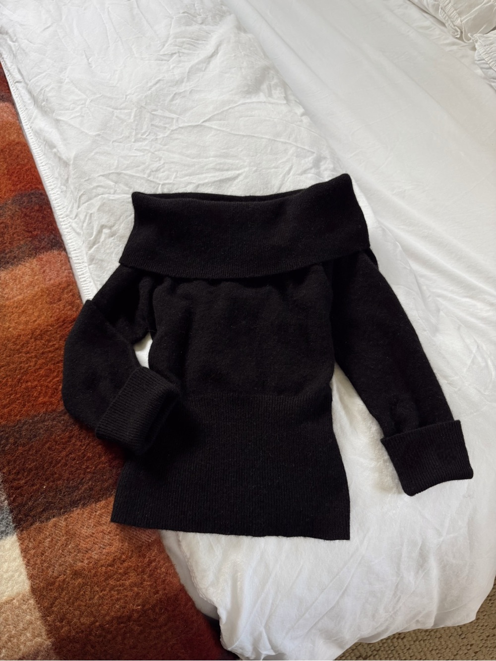 Vintage Guess 100% Pure Cashmere Off-The-Shoulder 3/4 Sleeve Sweater